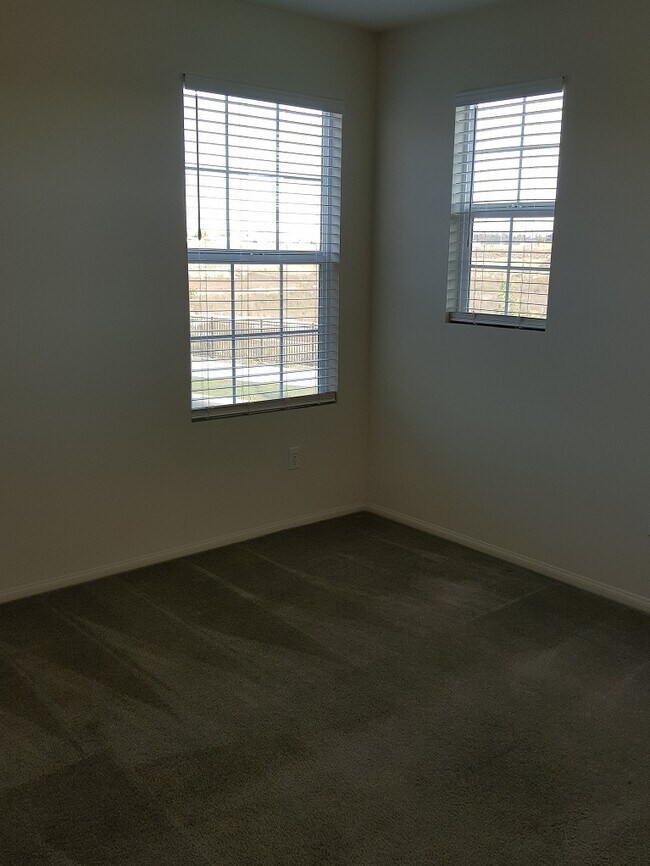 Building Photo - Riverpark 3+3 Single Family Home $4200