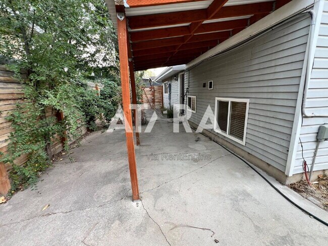 Building Photo - 3213 Rushton Ln