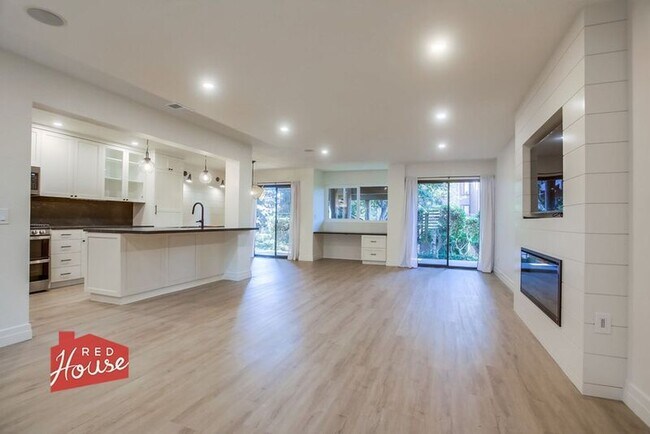 Building Photo - 4009 Canario St