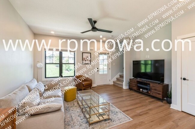 Building Photo - 10097 Stark Dr