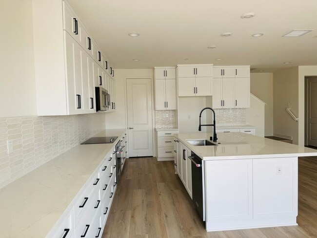 Building Photo - 8631 Mission Villa Dr