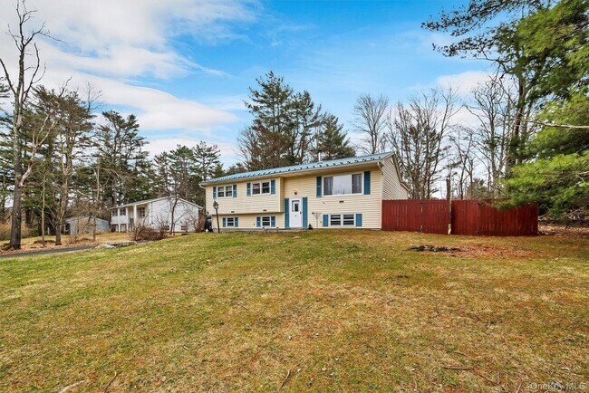 Building Photo - 10 Hanover Dr