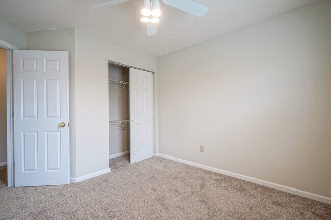 Building Photo - 14931 Silver Thorne Way