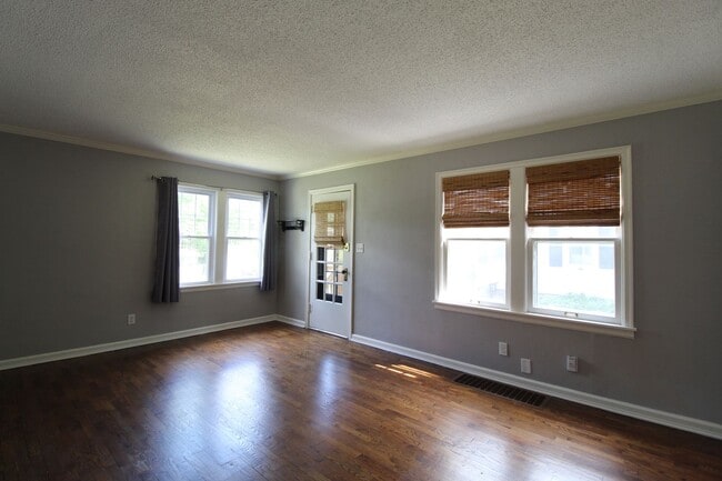 Building Photo - 3 Bedroom 1.5 Bath Home In The Waldo Area