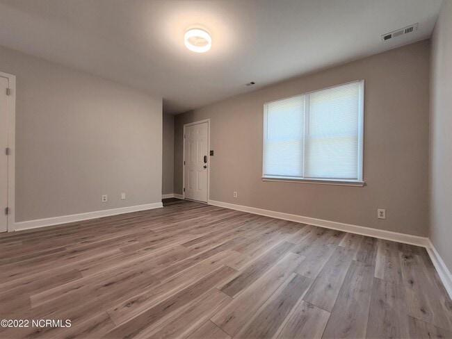 Building Photo - 5 Portwest Townhouses Dr