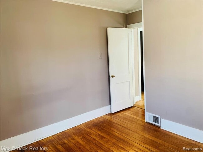 Building Photo - 510 Stratford Rd