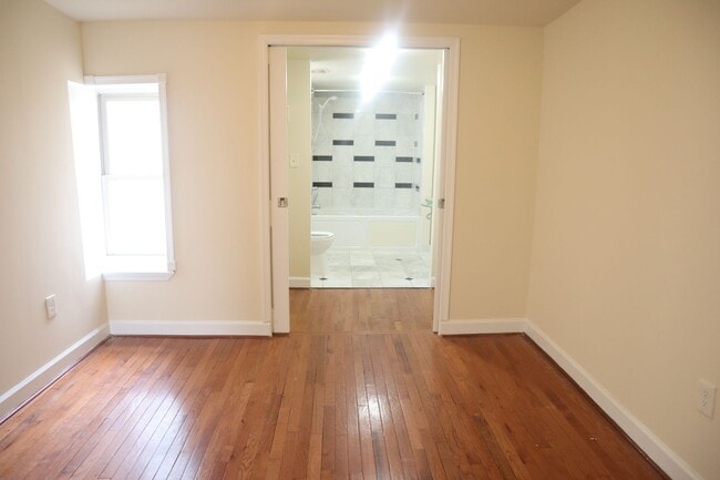 Building Photo - (Townhouse for Rent ) Simply Beautiful