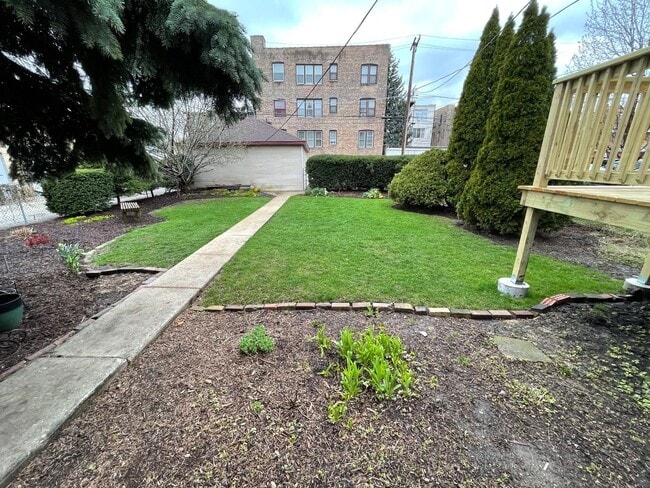 Building Photo - 433 Wisconsin Ave