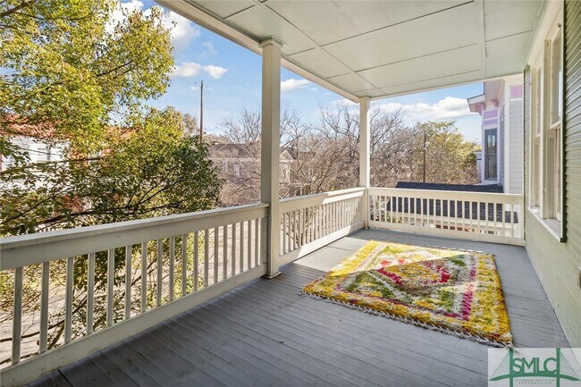 Building Photo - 413 E Waldburg St