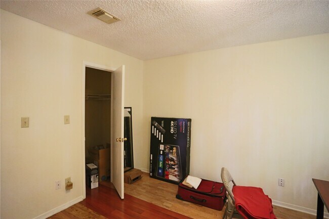 Building Photo - 6214 Grandvale Dr