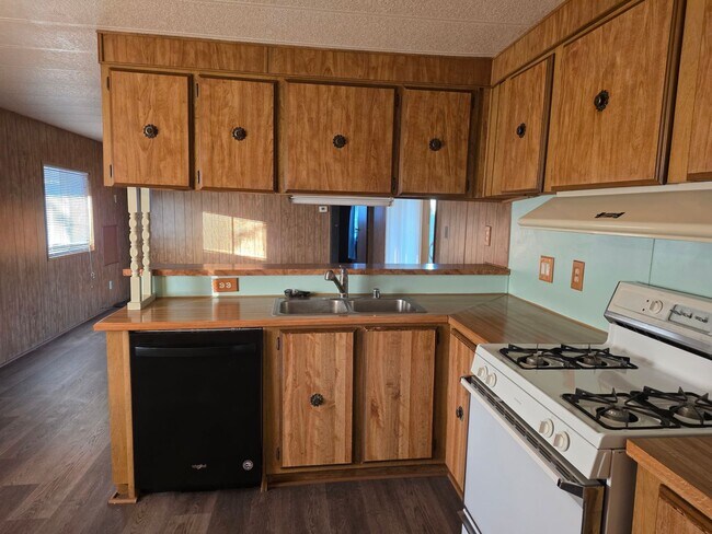 Building Photo - 2 Bedroom/2Bath Mobile home with Arizona Room and Fully Fenced Yard.