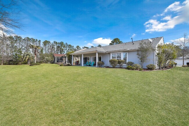 Building Photo - "Spacious Golf and Lagoon View 2 Bed, 2 Bath Rental Home in Sun City!