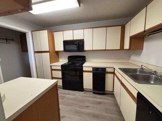 Building Photo - TOWNHOME IN NORTH BOSSIER
