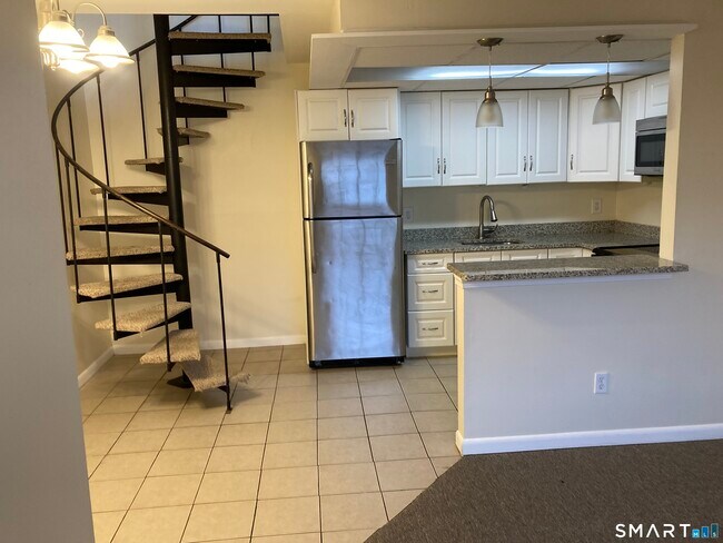 Building Photo - 330 Short Beach Rd