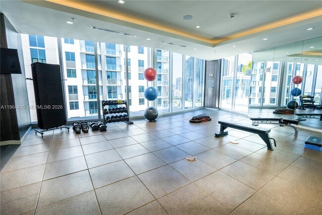 Building Photo - 1010 SW 2nd Ave