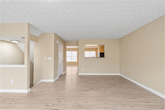 Building Photo - 3 Bedroom Townhome in Stonecrest!
