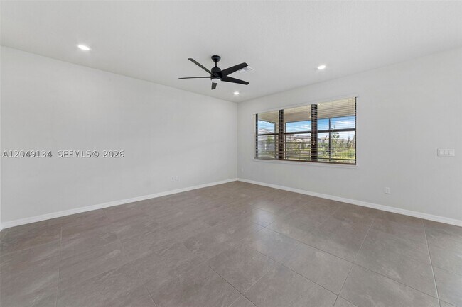 Building Photo - 4470 Waterside Dr