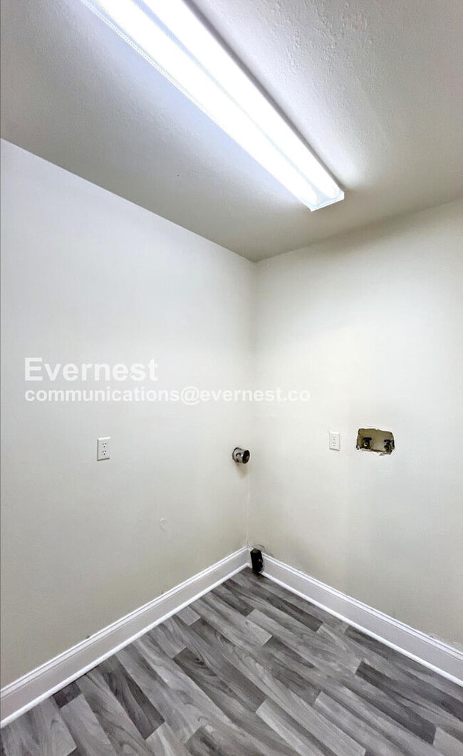 Building Photo - 1313 E 31st St