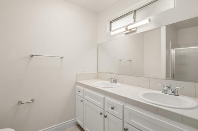 Building Photo - Spacious 3-Bedroom Home in Quiet Northwest...