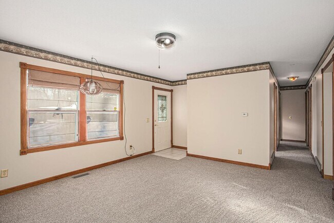 Building Photo - 308 Gilbertson Ave