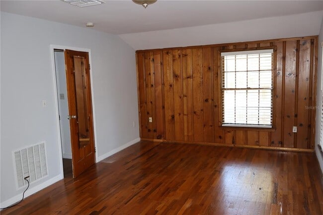 Building Photo - 3017 W Euclid Ave