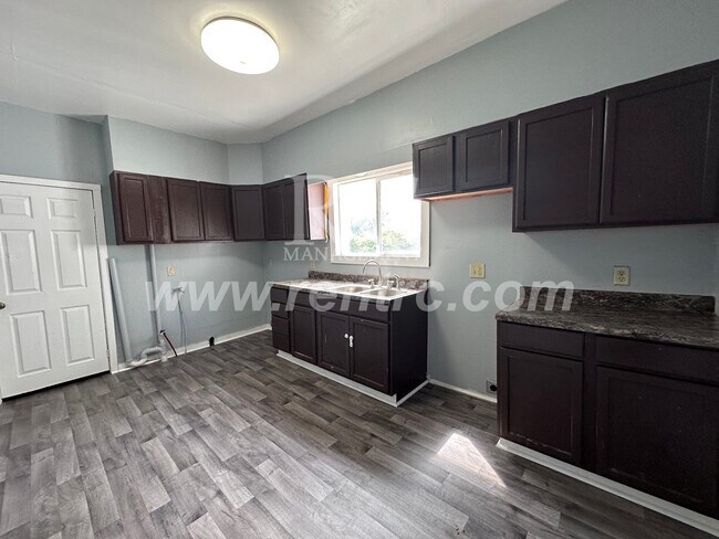 Building Photo - 92 Lake-