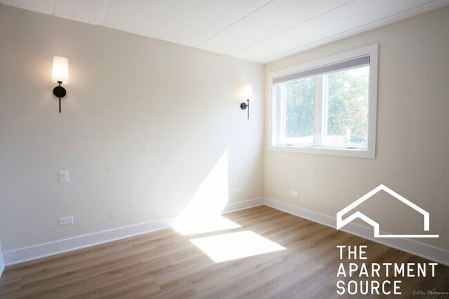 Building Photo - 260 Lake St