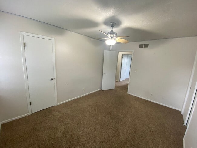 Building Photo - Spacious 2 Bedroom Condo in Ankeny!