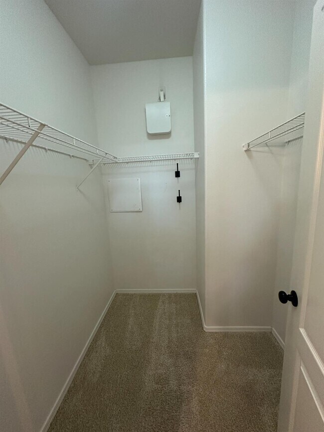 Building Photo - 721 W Fontaine Ln