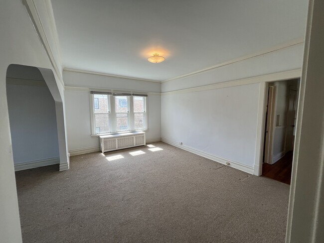 Building Photo - 1127 Lathrop Ave