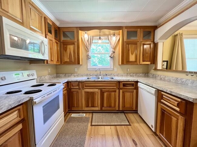 Building Photo - 1266 Pinecrest Dr