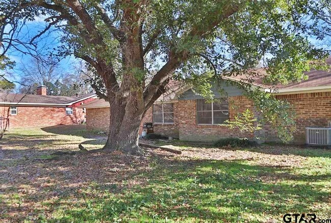 Building Photo - 806 Neches Dr