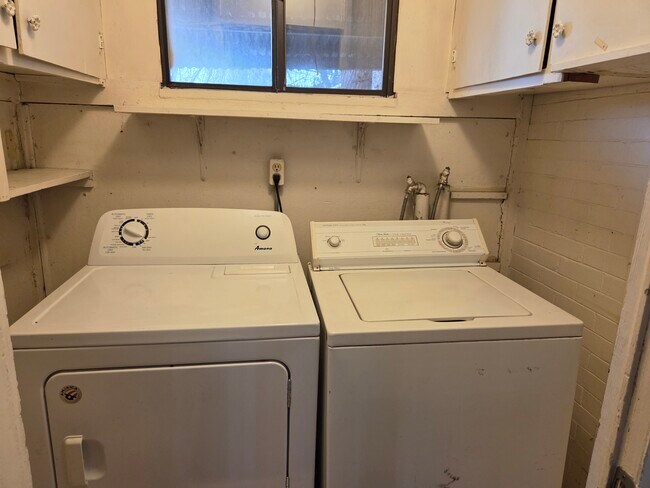 Building Photo - 1250 E 100 S