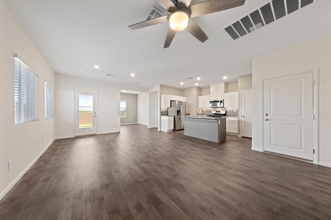 Building Photo - Spacious Single Level with Stunning Mounta...