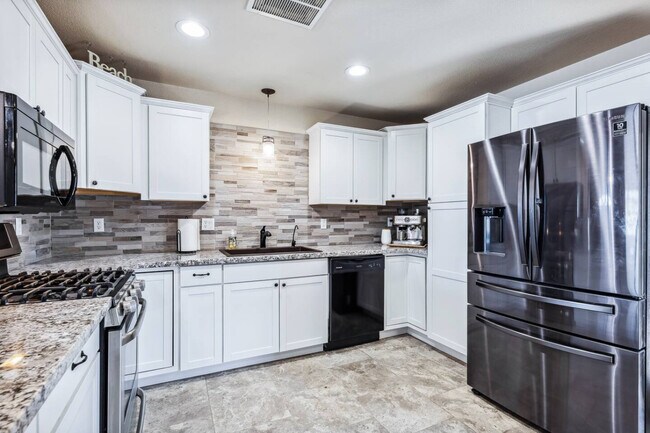 Building Photo - 2261 Sahara Dr