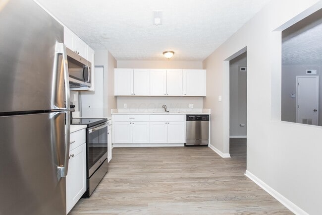 Building Photo - 1638 Clyde Pl