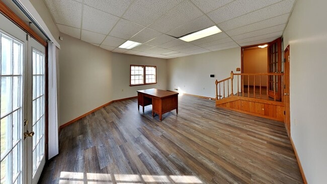 Building Photo - Welcome to this charming 3 bedroom, 1 bath...