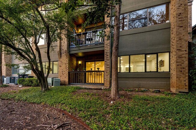Building Photo - 8888 Tallwood Dr