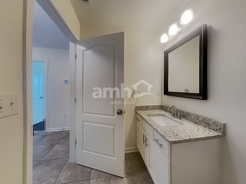 Building Photo - 3965 Heatherbrook Pl