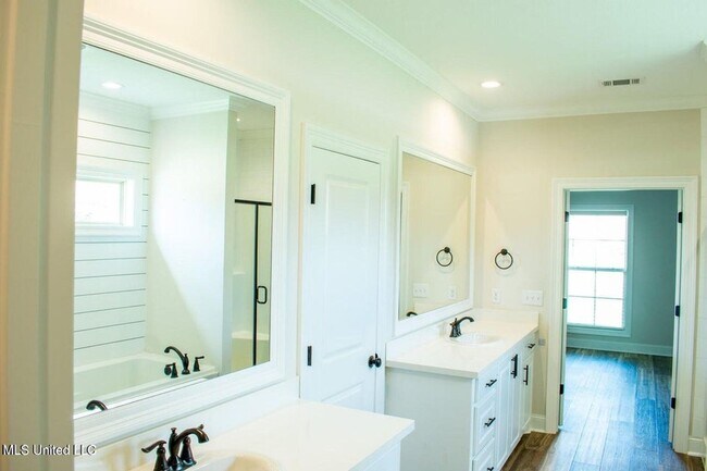 Building Photo - 3 Bed/2 Bath Home in Woodscope of Oakfield
