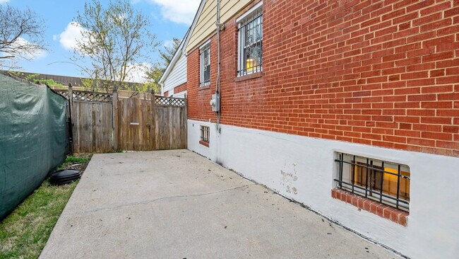 Building Photo - 135 69th St