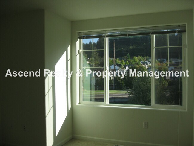 Building Photo - 15330 SW Mallard Dr