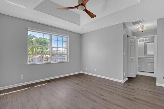 Building Photo - 3464 Commodore Ct