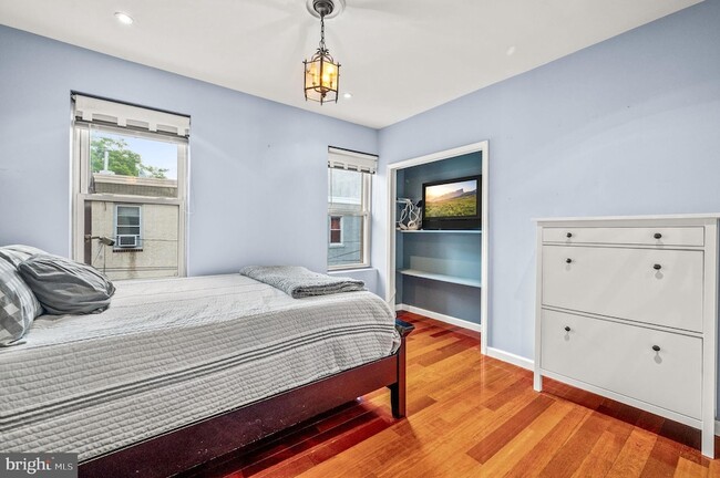 Building Photo - 1520 Dorrance St