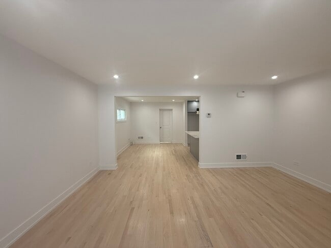 Building Photo - 9304 S Justine St