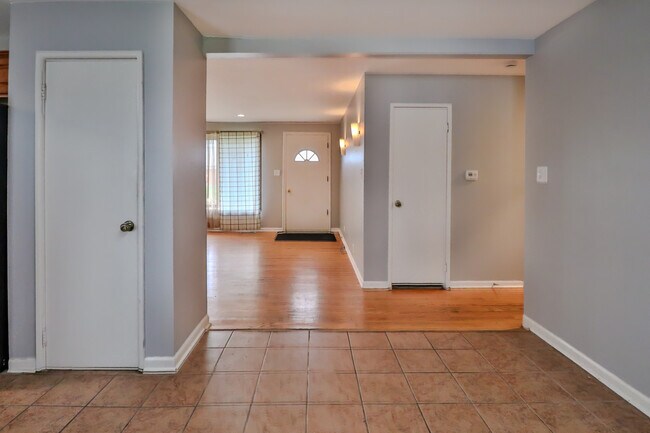 Building Photo - 7119 Stanford Dr
