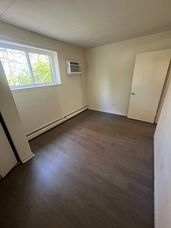 Building Photo - 1 Bd / 1 Bth Warminster Condo