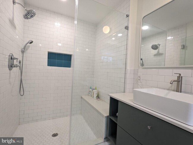 Building Photo - 26 Forest Hill Dr