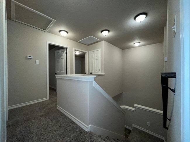 Building Photo - Town home for rent