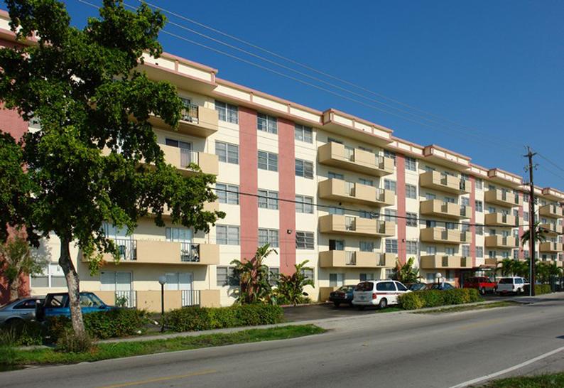 West Dixie Towers 13865 W Dixie Hwy North Miami FL 33161 Apartment